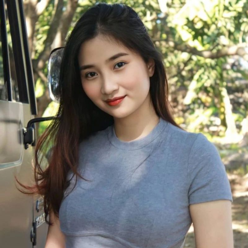 filipina woman
